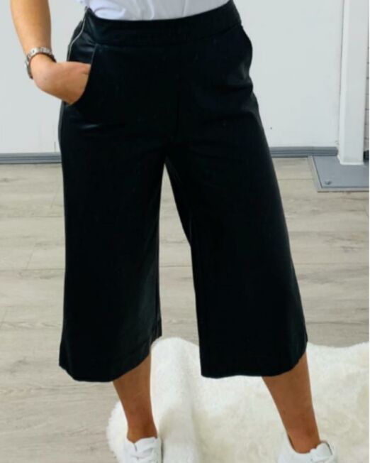 blk leather look cullotte