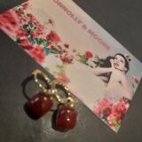 Drop dark red onyx and gold plate