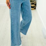 Straight leg jeans by lajoly