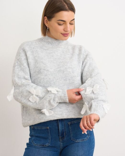 Turtleneck with bow detail